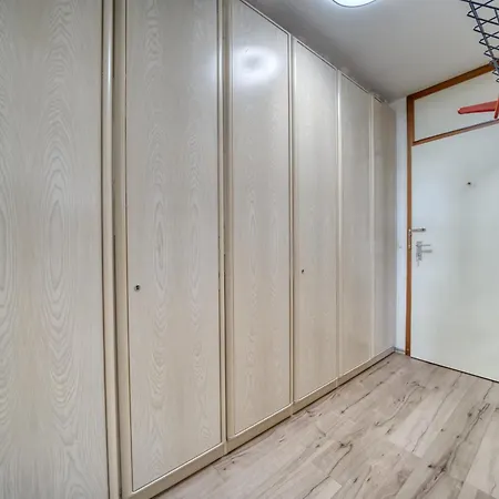 - Haus F, App 0feg01